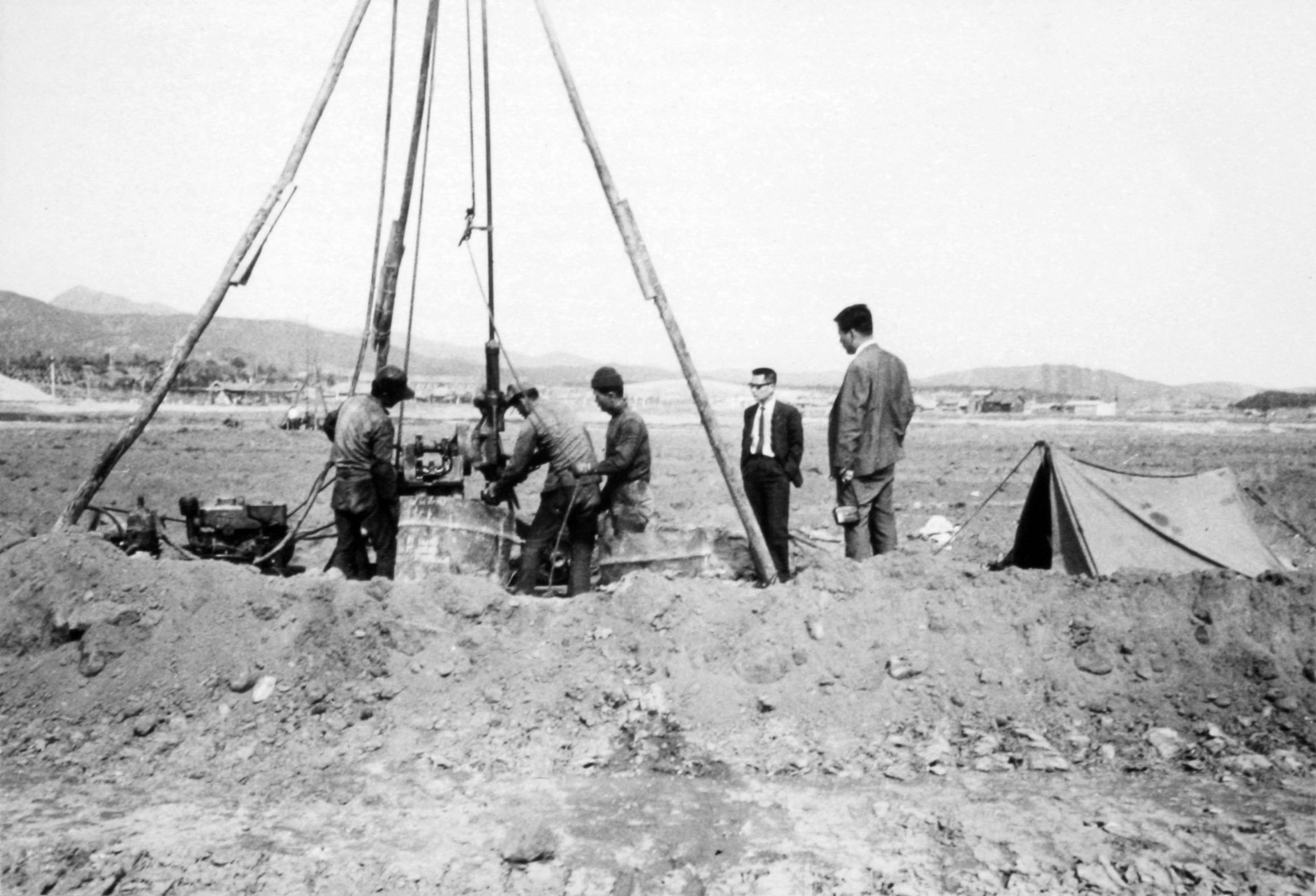 1968. 4. 28 수원 폴리에스터 공장 지질조사