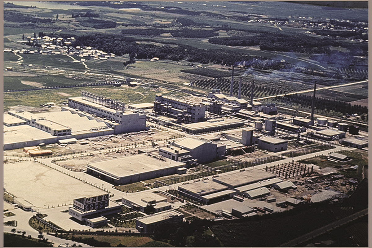 1969. 1 선경합섬 수원공장 전경