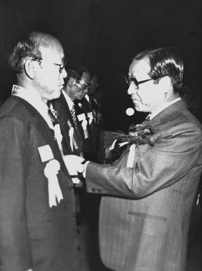 19751130_금탑산업훈장 수훈